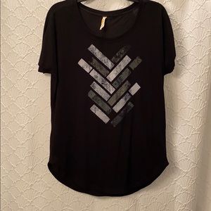 Lucy size M black tee/ workout top